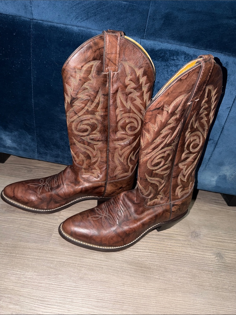 Justin Boots Brown Leather Western Cowboy Boots with Embroidered Shaft